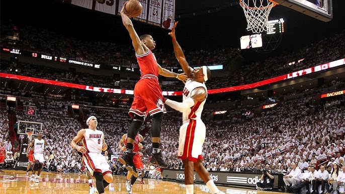 Derrick Rose dunking